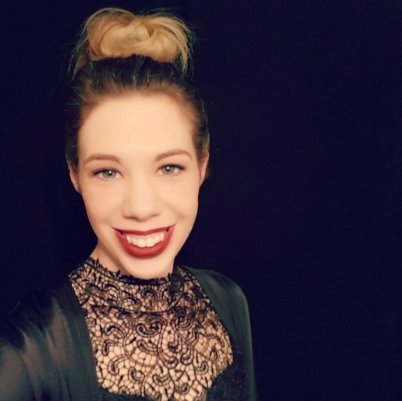 Meet your Posher, Laura - Picture 1 of 1